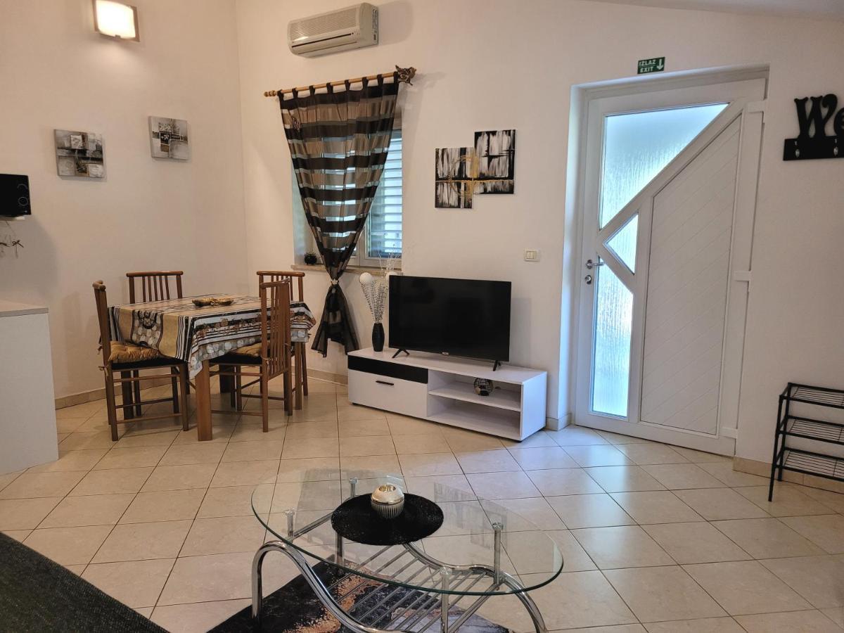 Apartman Dora Пула Экстерьер фото